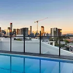 Spacious West End With Pool & Bbq Access Apartment Brisbane