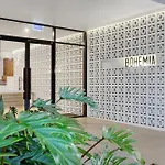 Spacious West End Apartment With Pool & Bbq Access