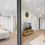 Spacious West End With Pool & Bbq Access