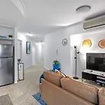 A Touch Of Class - 2bed-2bath-1car-balcony-views - Cbd *