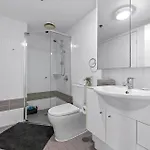 Apartment A Touch Of Class - 2bed-2bath-1car-balcony-views - Cbd *