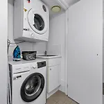 A Touch Of Class - 2Bed-2Bath-1Car-Balcony-Views - Cbd