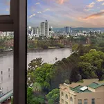 Apartment A Touch Of Class - 2bed-2bath-1car-balcony-views - Cbd Brisbane