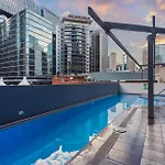 A Touch Of Class - 2bed-2bath-1car-balcony-views - Cbd