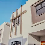 Cassa Aura Place - Modern 4Br Homes