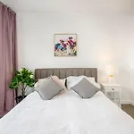 Stylish Decor 2br South Gym Pool Cine Bo12510 Apartment *