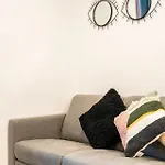 Stylish Decor 2br South Gym Pool Cine Bo12510 Apartment Brisbane