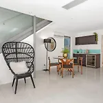 Luxe Inner-City Home With City Views - Teneriffe