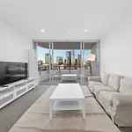 Dreamy 2Br Escape Framed By City And Art