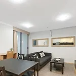 2-Bed City Apartment With Gym & Pool Access