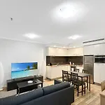 2-Bed City Apartment With Gym & Pool Access