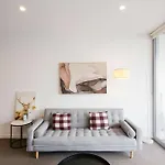 Tranquil River-view 2-bedroom High-rise * Brisbane