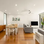Riverside Lux 2bed 2bath Parking Brisbane