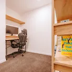 3-Bedroom Apartment With Sea View, Rooftop Pool, Study & Free Parking