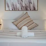 Tiny 1bd, 1ba In Clayfield, Near Cbd M2