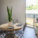 Located Within Walking Distance Of Great Breweries And Restaurants Apartment Brisbane