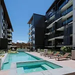 Located Within Walking Distance Of Great Breweries And Restaurants *