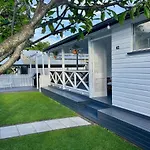 Chic Paddo Stay Pool Fire Pets