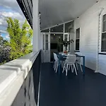 Chic Paddo Stay Pool Fire Pets