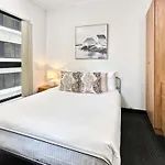 Brisbane Apt Near Dining Shops And River Walks