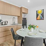 Spacious Twin Q Beds Sleep 4 Budget Friendly Holiday home *