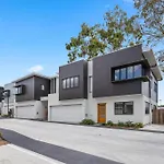 Cassa Aura Place - Modern 4Br Homes