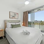 River Views 2 Bed 2 Bath Secure Parking Brisbane