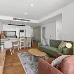 Stylish Apt With Stunning Views, Pool And Parking