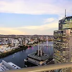 Amazing 2bed-2bath-1car-balcony-views - Cbd Apartment *