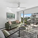 Apartment Bright And Stylish 2br With Spacious Balcony And Wifi