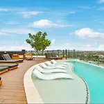 Luxury Apartments W Rooftop Pool