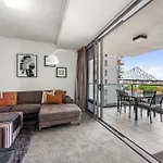 River Views 2 Bed 2 Bath Secure Parking * Brisbane