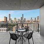 Soft City Glow Serene Lucid 2Br Stay