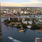 Apartment Amazing 2bed-2bath-1car-balcony-views - Cbd