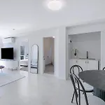 Spacious 3-Bed Coorparoo Apartment