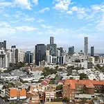 Flatiron Vista - Urban Resort Near River And Nightlife