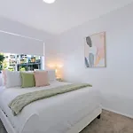 Spacious 3-Bed Coorparoo Apartment
