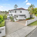 Tranquil 3-Bed Unit With Lush Garden Views