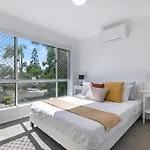 Spacious 3-Bed Coorparoo Apartment
