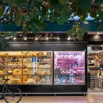 Art Deco Elegance In New Farm!