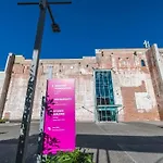 Art Deco Elegance In New Farm!