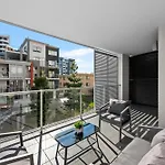 Apartment Bright And Stylish 2br With Spacious Balcony And Wifi *