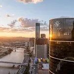 2Bedroom Gleaming Riverfront - City View Free Carpark