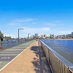 Modern 2Br In Brisbane Cbd Free Parking And Pool