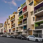 Stylish And Central 2Br Apt With Balcony And 2 Car Space