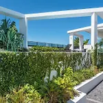 Bright Bowen Hills Apartment, Close To City Life