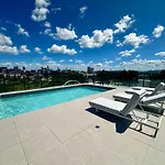 New City Condo With Brisbane River View & Parking