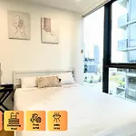 Minimalist Studio Escape 31506-2