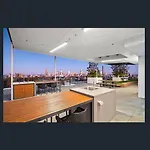 Experiencing Uni Life 2Br Kelvin Grove Parking 703