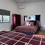 Aurora & Court Yard Private Pet Friendly Free Parking 4*